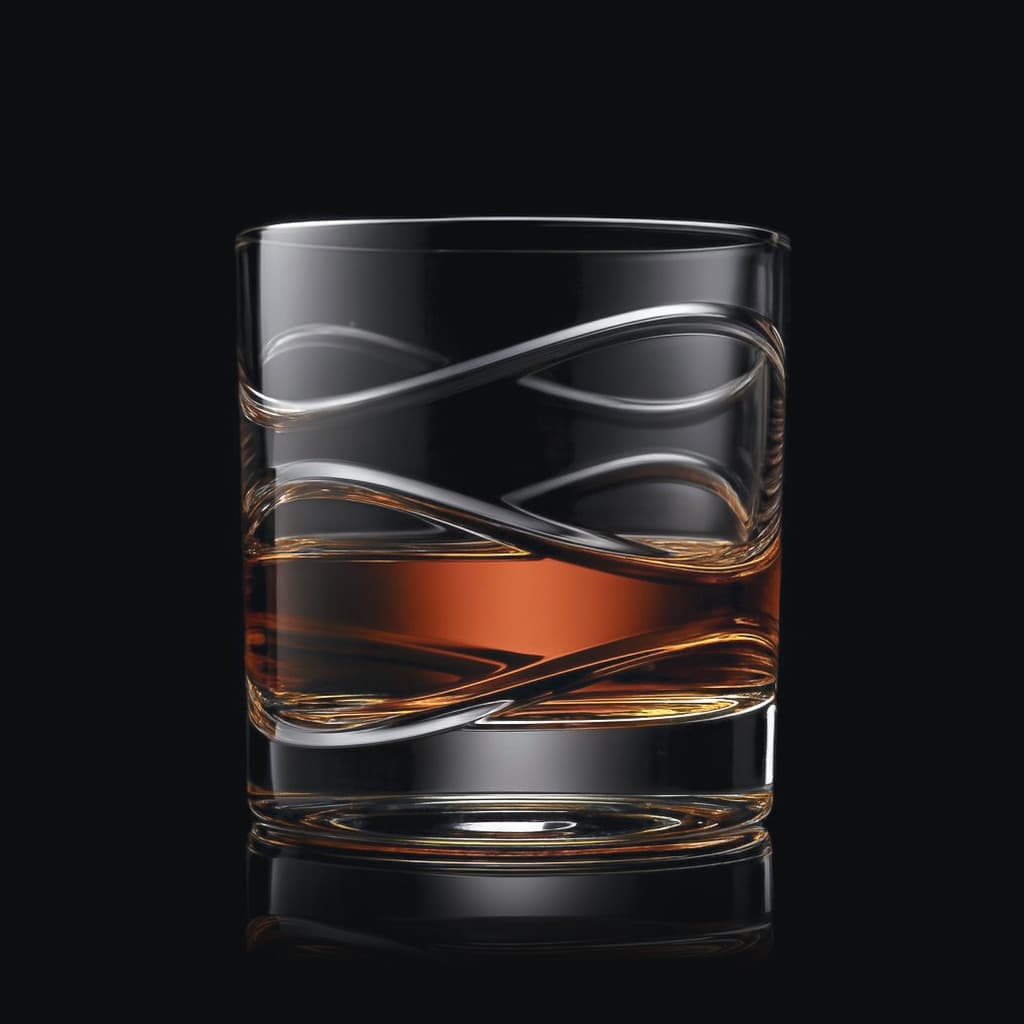 SHTOX Infinity tumbler with whisky, on black