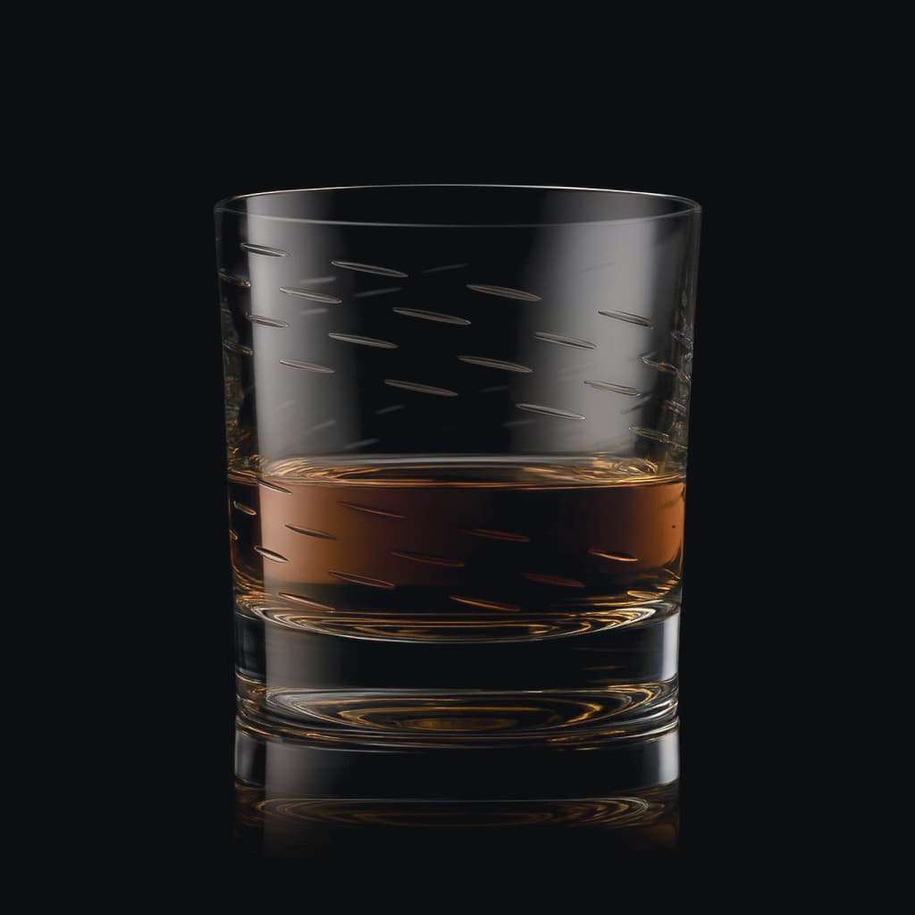 SHTOX Lumen tumbler with whisky, on black