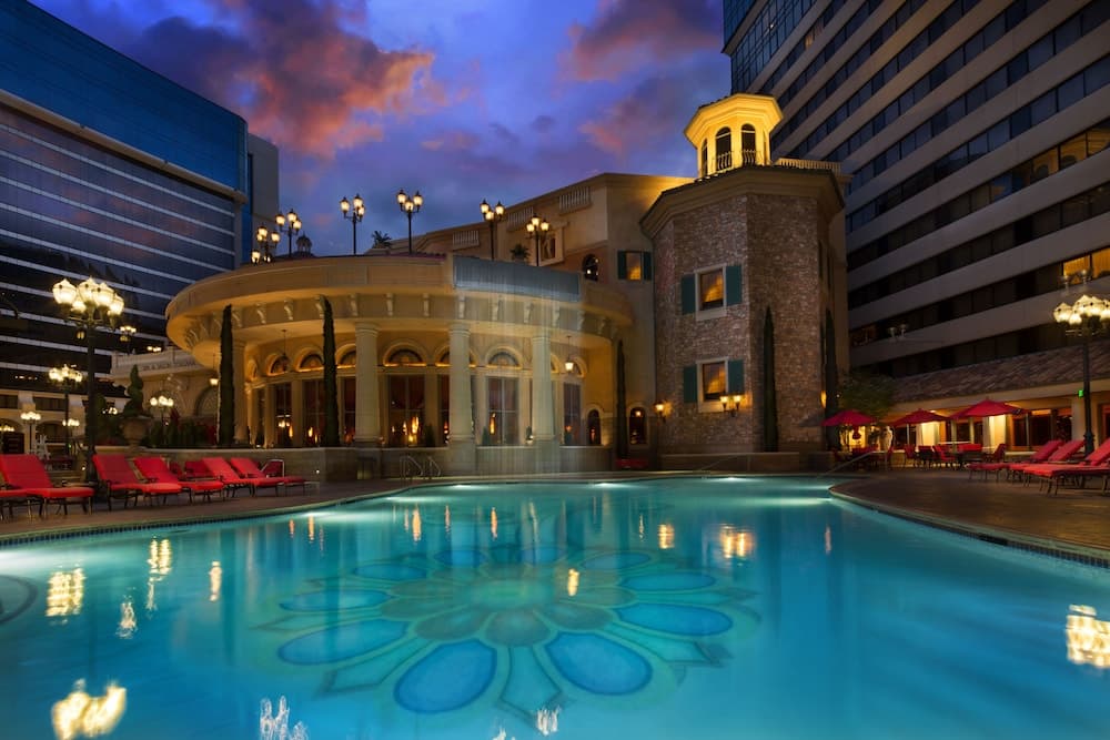 Peppermill Resort, Nevada: a venue that serves with SHTOX glassware