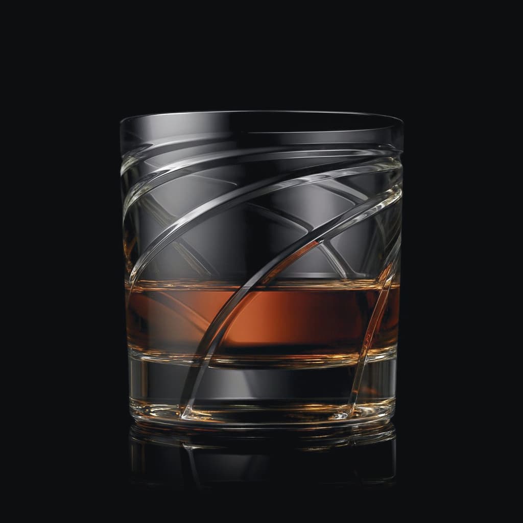 SHTOX Twilight tumbler with whisky, on black