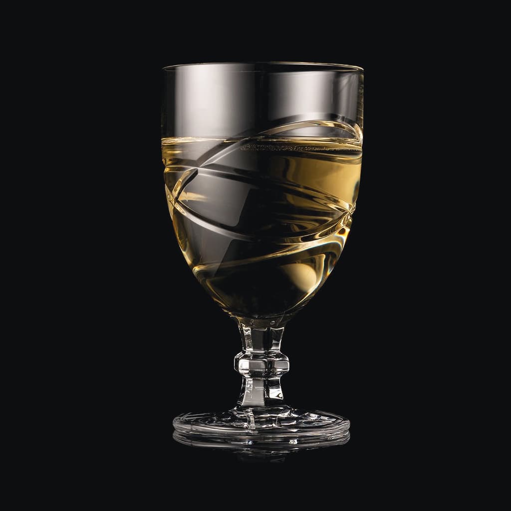SHTOX Crosswind wine glass with white wine, on black